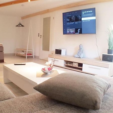 Moderne Kellerwohnung Fuer Handwerker Zwischen Braunschweig Und Wolfsburg, Mit Internet, Kueche, Parkplatz, 24H Check-In Schandelah Exterior photo