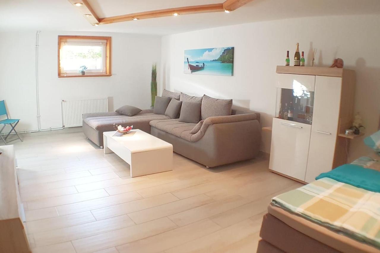 Moderne Kellerwohnung Fuer Handwerker Zwischen Braunschweig Und Wolfsburg, Mit Internet, Kueche, Parkplatz, 24H Check-In Schandelah Exterior photo