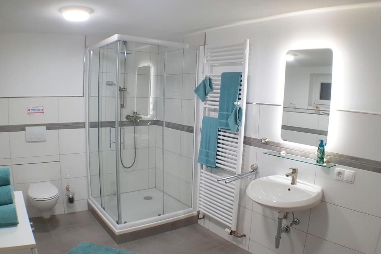 Moderne Kellerwohnung Fuer Handwerker Zwischen Braunschweig Und Wolfsburg, Mit Internet, Kueche, Parkplatz, 24H Check-In Schandelah Exterior photo