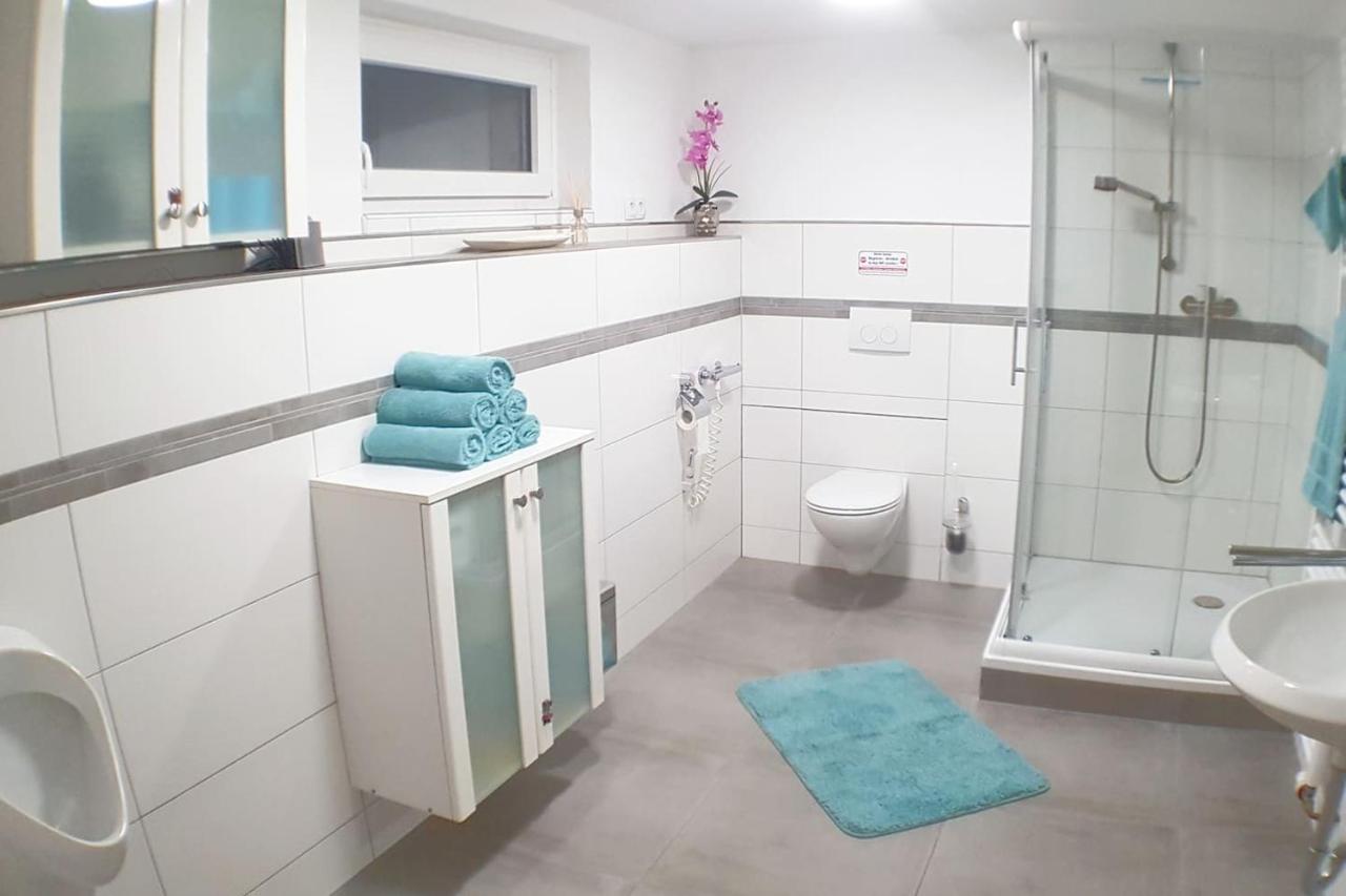 Moderne Kellerwohnung Fuer Handwerker Zwischen Braunschweig Und Wolfsburg, Mit Internet, Kueche, Parkplatz, 24H Check-In Schandelah Exterior photo