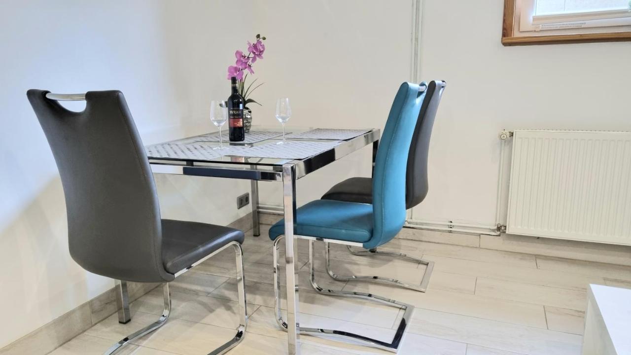 Moderne Kellerwohnung Fuer Handwerker Zwischen Braunschweig Und Wolfsburg, Mit Internet, Kueche, Parkplatz, 24H Check-In Schandelah Exterior photo